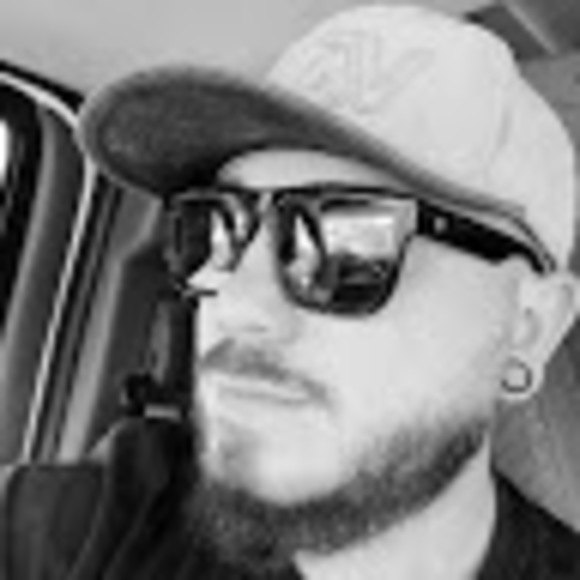 Profile Picture of Cody Foxworth (@codyfoxworth) on Poshmark