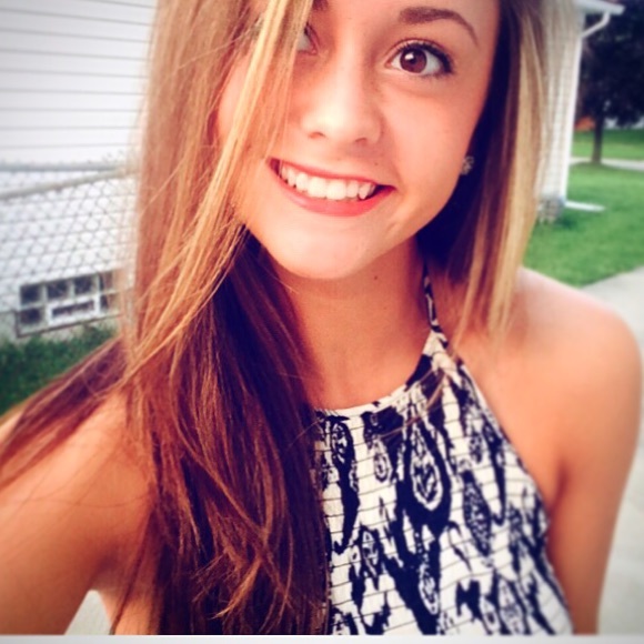 Profile Picture of Kelsey Daldine (@kelseydaldine) on Poshmark