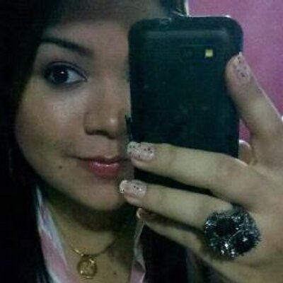 Profile Picture of  ☺☊ Karen Amador  ☮ ☯ (@Loverm00n) on Twitter