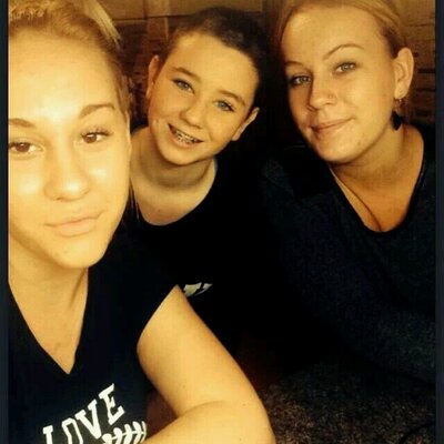 Profile Picture of Mackenzie Hollis (@mackh54321) on Twitter