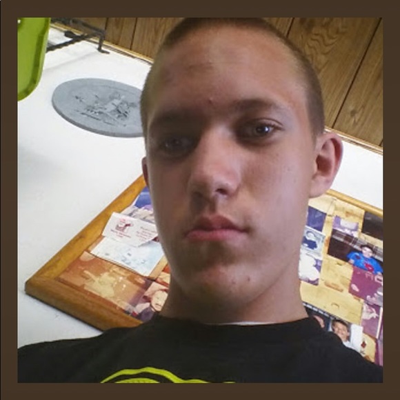 Profile Picture of Samasoni Save brooks (@samasoni_b) on Poshmark