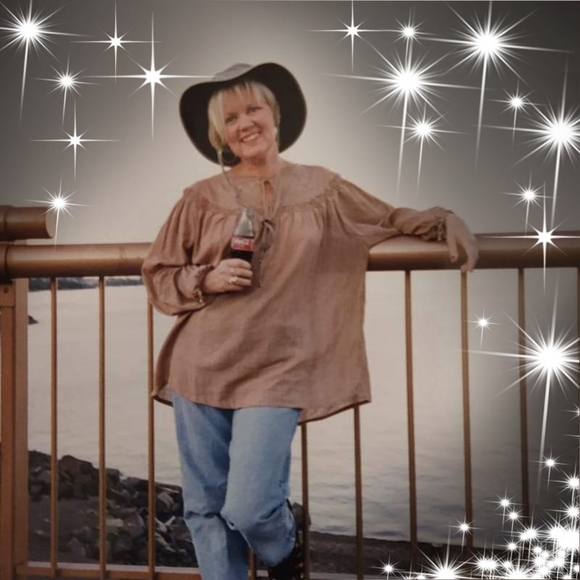 Profile Picture of Julie anne Ingberg (@jingberg) on Poshmark
