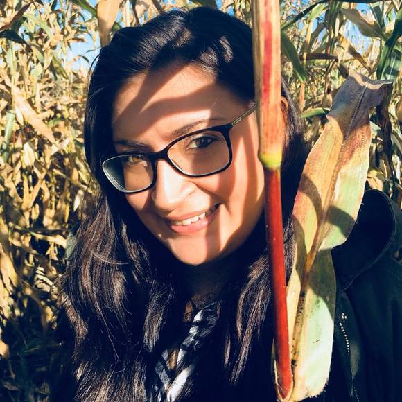 Profile Picture of Veronica Papalia (@veronicapapalia) on Poshmark