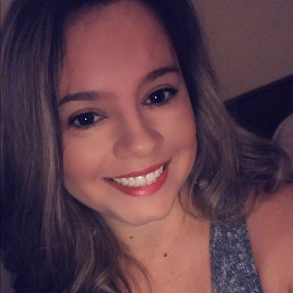 Profile Picture of Crystal Aderhold (@crystaladerhold) on Poshmark