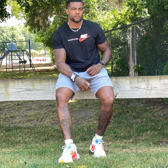 Profile Picture of Christopher Barber (@_chrisbarber) on Poshmark