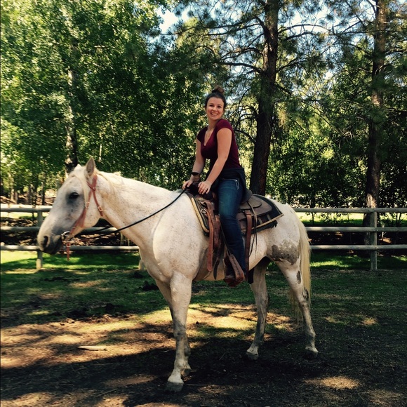 Profile Picture of Makenna Nightingale (@makennameline) on Poshmark
