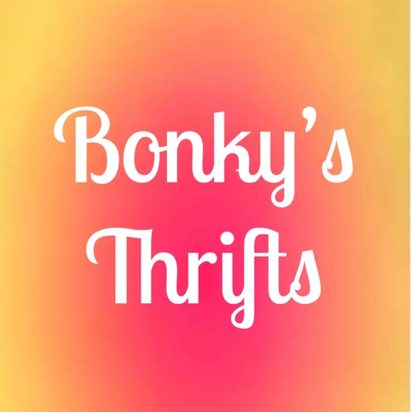 Profile Picture of Bianca Nistor (@bonkysthrifts) on Poshmark