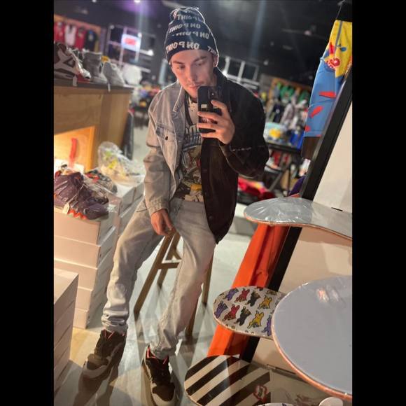 Profile Picture of Luke Lauritsen (@duckface508) on Poshmark