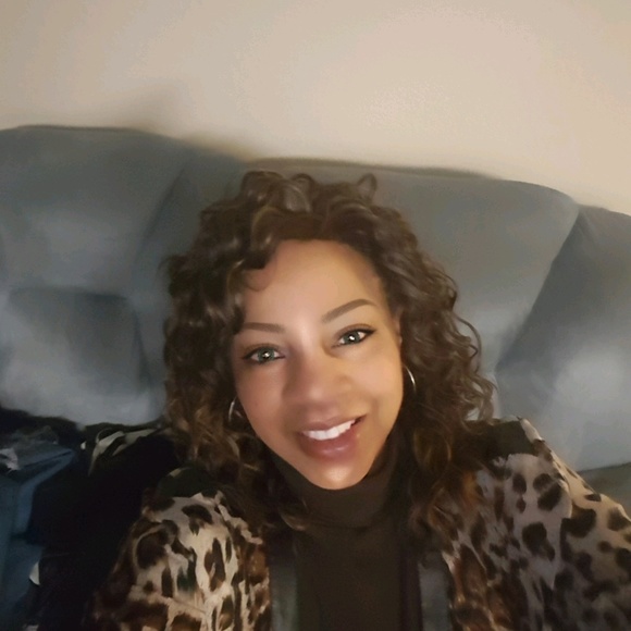 Profile Picture of Gina Whyde (@jaymom06) on Poshmark