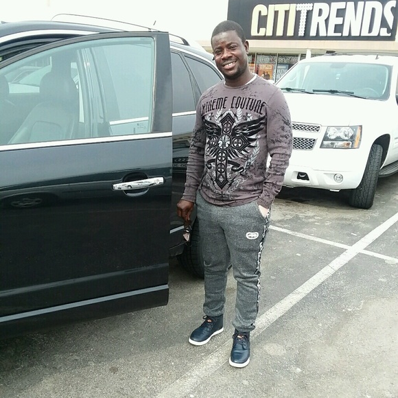 Profile Picture of Mark Taweh (@kokulumarkz) on Poshmark