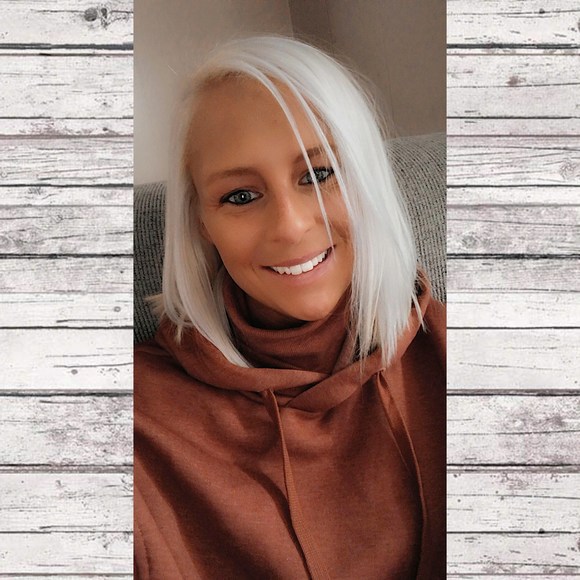Profile Picture of Brittany Hacker (@hackerbrittany) on Poshmark