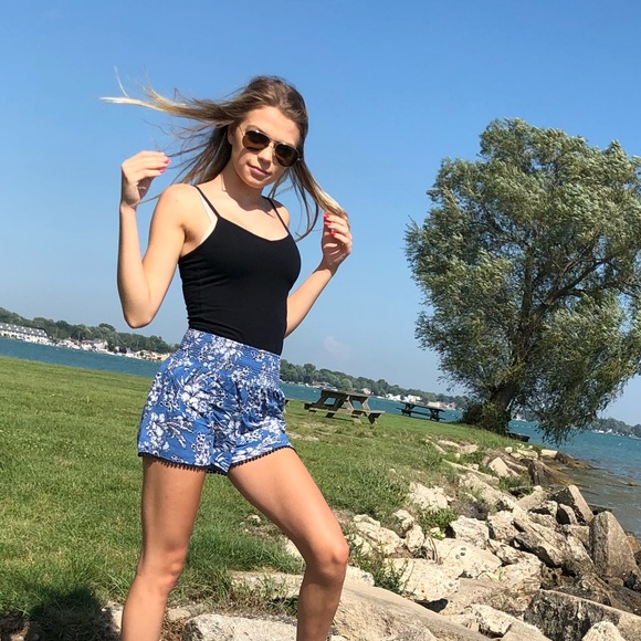 Profile Picture of Sydney Balinski (@balinski2001) on Poshmark
