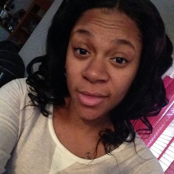 Profile Picture of Brianna Beaslet (@nonabean) on Poshmark