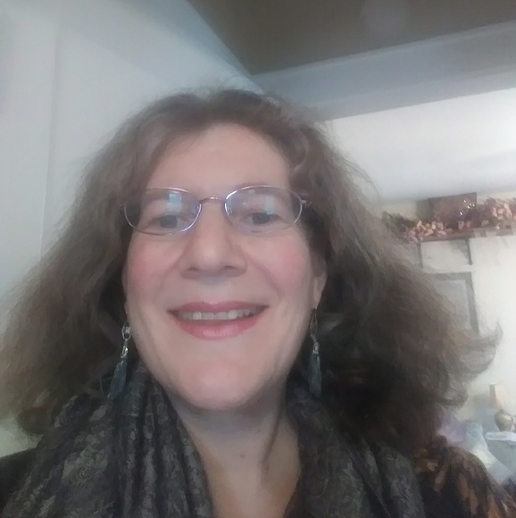 Profile Picture of Jenny Sieck (@harborseal83) on Poshmark