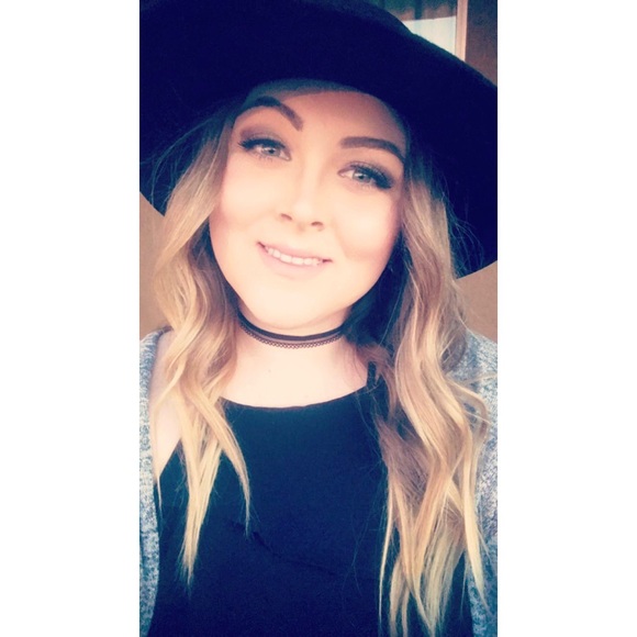 Profile Picture of Kelsey Jolin (@kelsey_jolin) on Poshmark