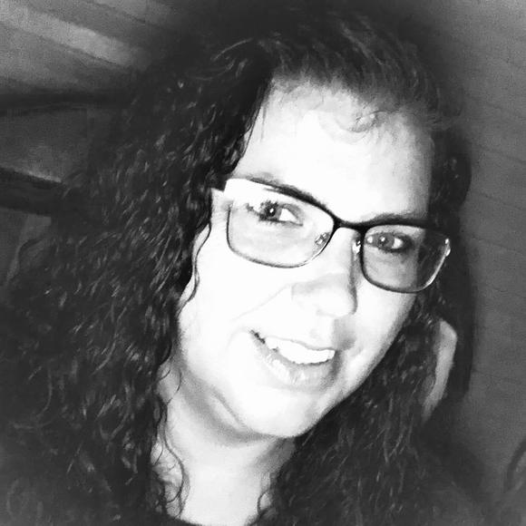 Profile Picture of Amy Simmons (@ansimmons31) on Poshmark
