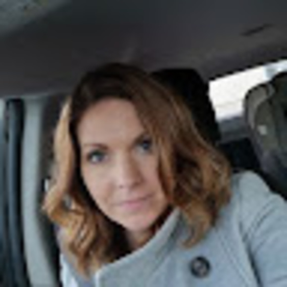 Profile Picture of Carly Carter (@carlylcarter) on Poshmark