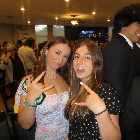 Profile Picture of Leah Diamond (@leahadiamond) on Poshmark