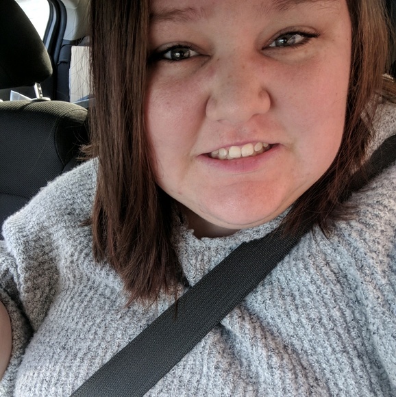 Profile Picture of Macy Hannah (@macyhannah) on Poshmark