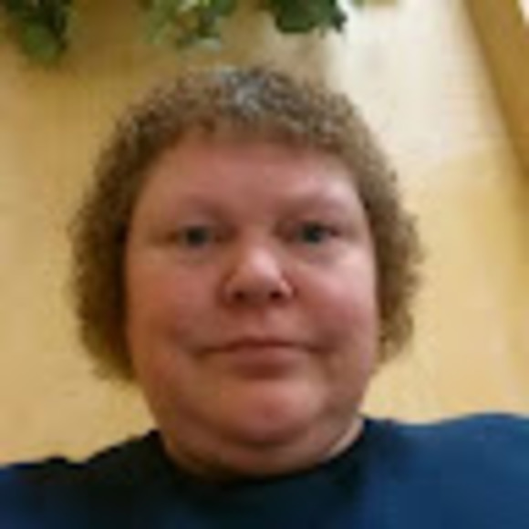 Profile Picture of Mel Neimeyer (@mel_neimeyer) on Poshmark