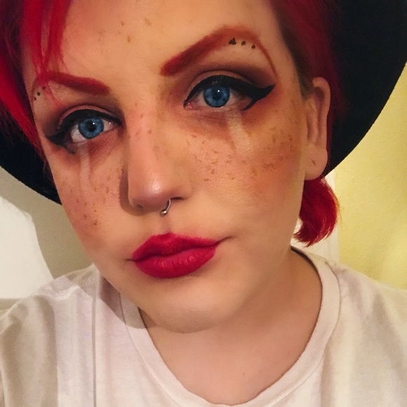 Profile Picture of Jb Moore (@sn8keoil) on Poshmark