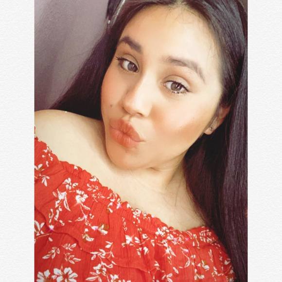 Profile Picture of Paulinaa Barrientoss (@pau512) on Poshmark