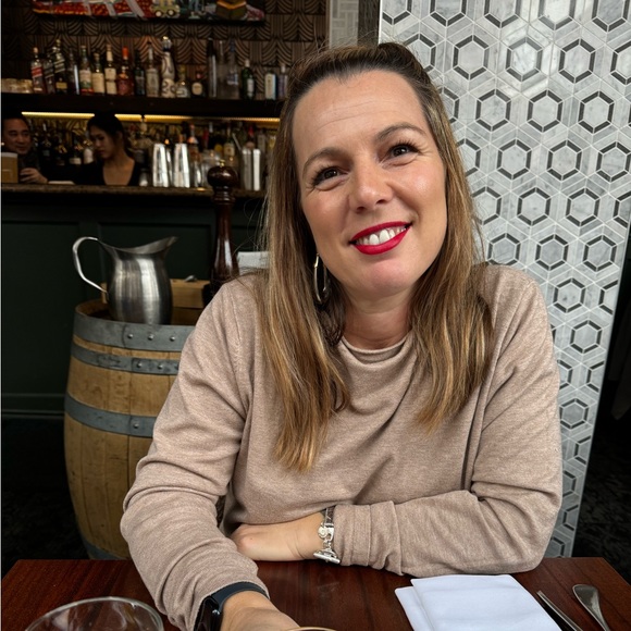Profile Picture of Anne Deconinck (@douceursdeparis) on Poshmark