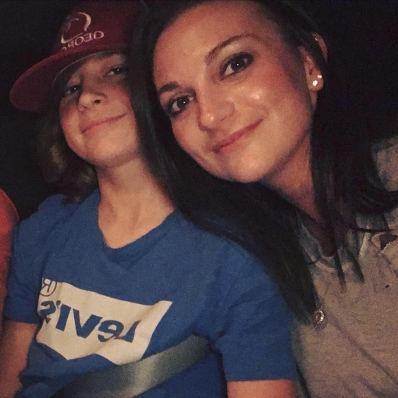 Profile Picture of James Furlong (@jamesfurlong_21) on Poshmark