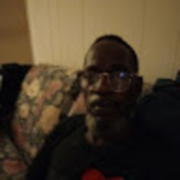 Profile Picture of Bennie Major (@majorbennie3) on Poshmark