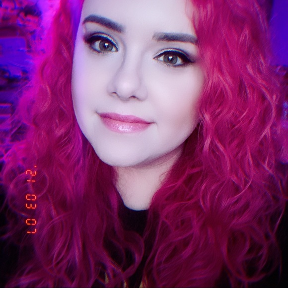 Profile Picture of Samantha Kosarich (@s_kosarich) on Poshmark