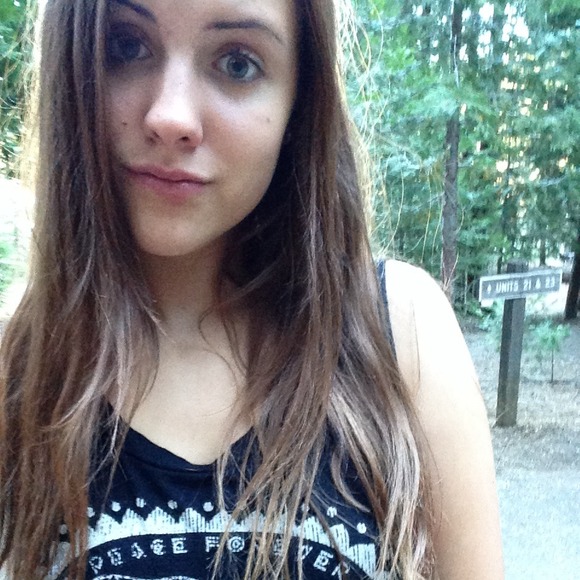 Profile Picture of Angela Tkachuk (@angela_tkachuk) on Poshmark