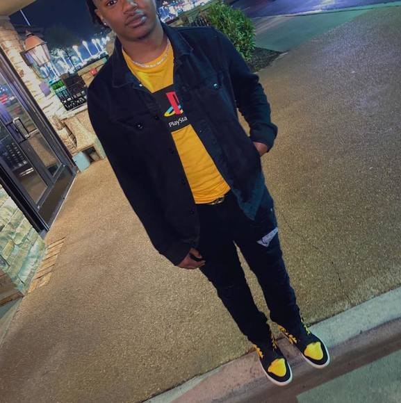 Profile Picture of Joshua Simmons (@joshuas456218) on Poshmark