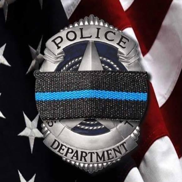 Profile Picture of Laura Flynn peradotto (@antielaura) on Poshmark