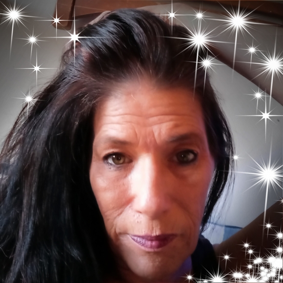 Profile Picture of Kim Sides (@ksides21067) on Poshmark