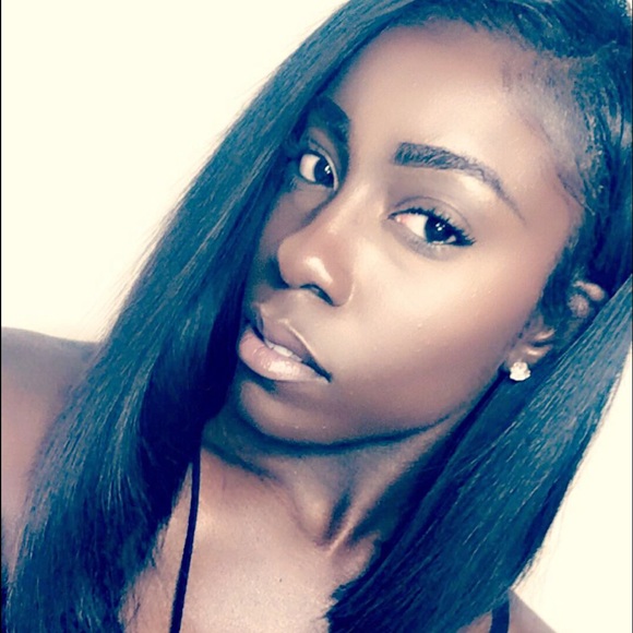 Paige Gill - Poshmark Profile Picture of Paige Gill (@gillyglam) on Poshmark