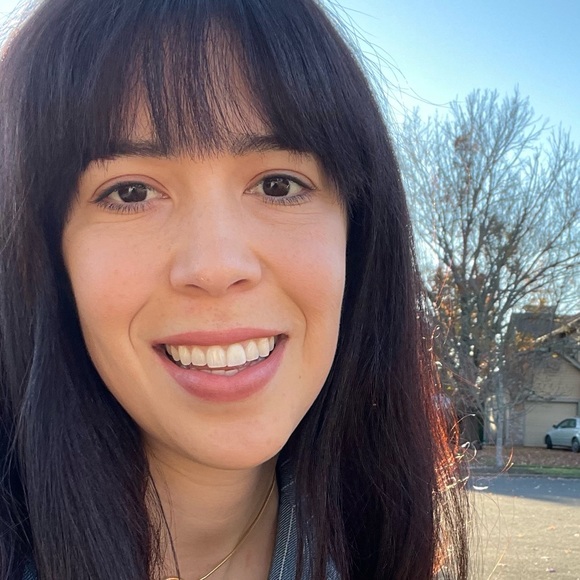 Profile Picture of Victoria Oswald (@voswald) on Poshmark