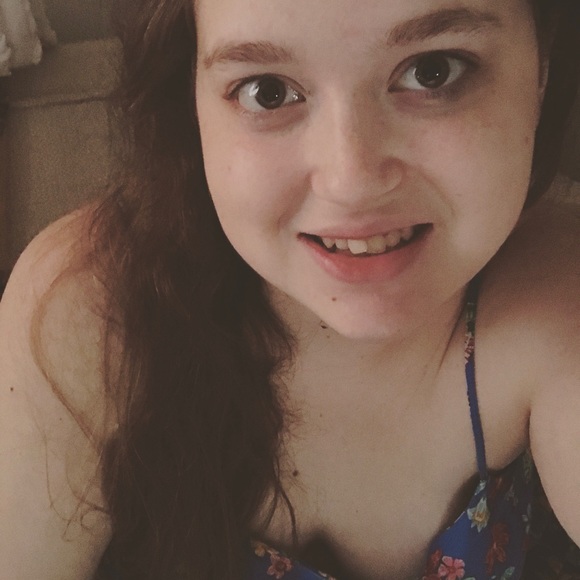 Profile Picture of Alison Joosten (@alirielyj) on Poshmark