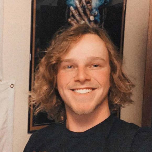 Profile Picture of Ryan Henkle (@ryanhenkle) on Poshmark