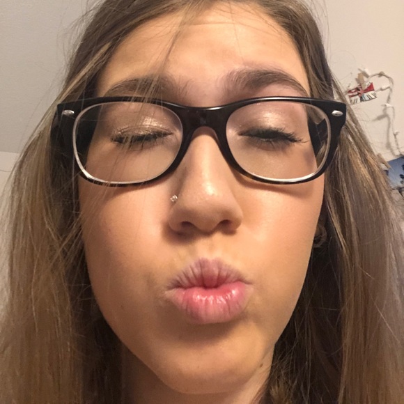 Profile Picture of Isabella Pinzino (@bellapinzino) on Poshmark