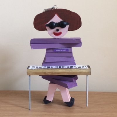 Profile Picture of Sue Hedges  😎 🎤 🎹 (@HedgesSusan) on Twitter