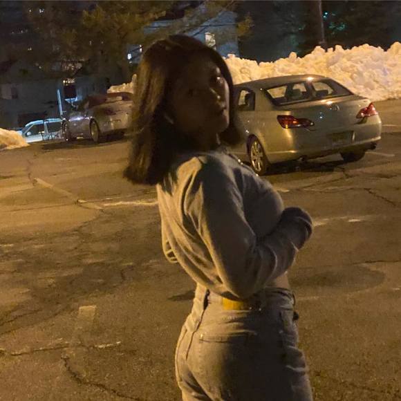 Profile Picture of Daniela Ramos (@dr217990) on Poshmark