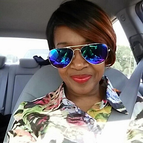 Profile Picture of Cheryl Llanos (@cheryllns1978) on Poshmark