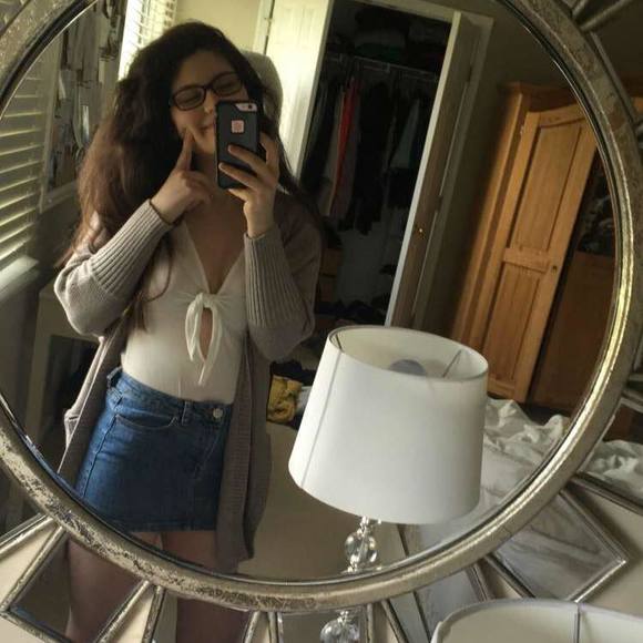 Profile Picture of Robyn Schulman (@robynhutcherson) on Poshmark