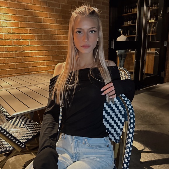 Paige Mullins - Poshmark Profile Picture of Paige Mullins (@paigemullinss) on Poshmark