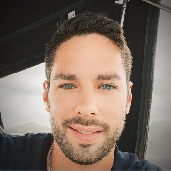 Philip Quinno - Poshmark Profile Picture of Philip Quinno (@philipquinno) on Poshmark