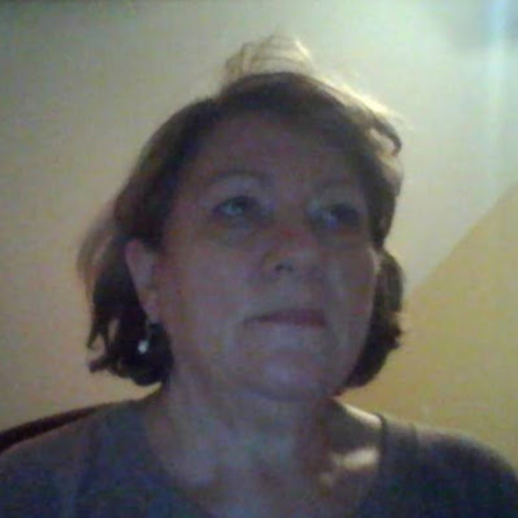 Profile Picture of Robin Bell (@robinbell869) on Poshmark