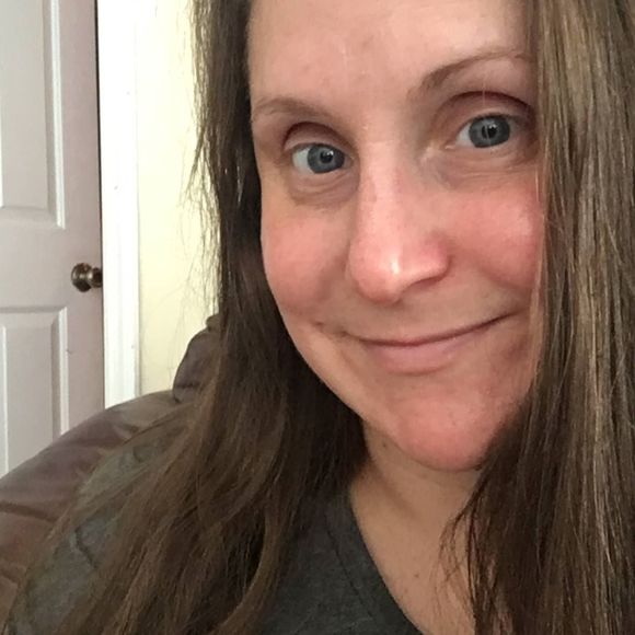 Profile Picture of Lora Morrison (@new06mama) on Poshmark