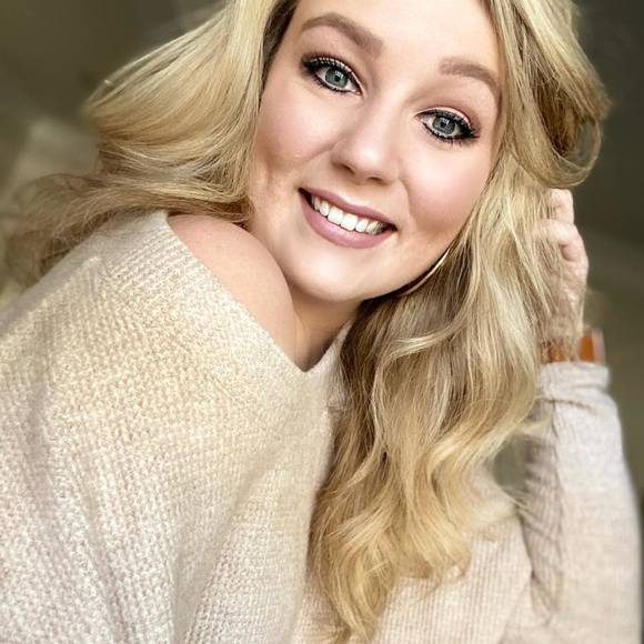 Profile Picture of Haley Rodgers (@hdrodge) on Poshmark