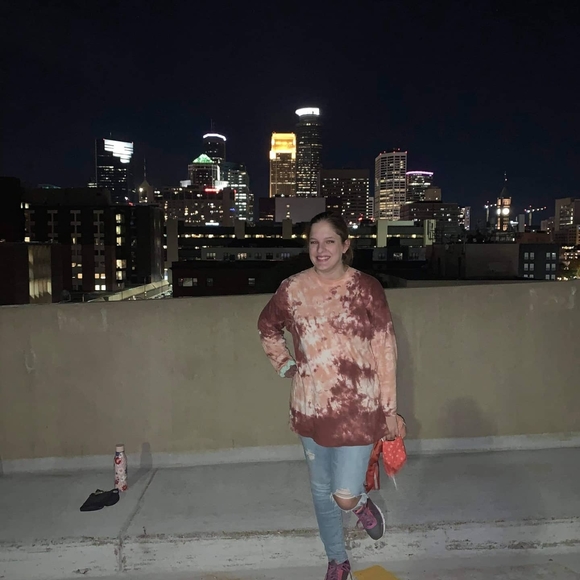 Profile Picture of Mariah Amesbury (@mariahamesbury) on Poshmark