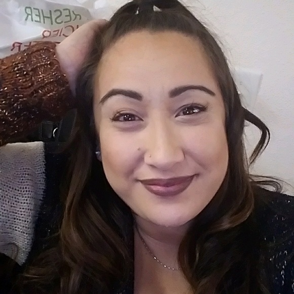 Profile Picture of Raean Nguyen (@rae_rae88) on Poshmark